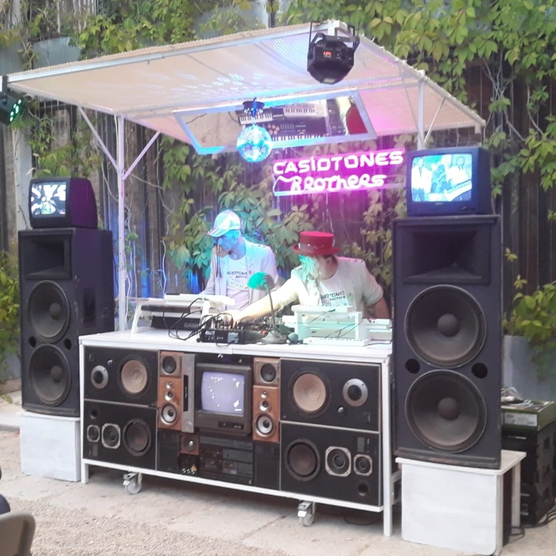 Casiotones brothers